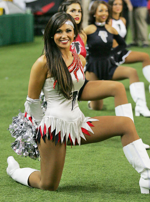 Falcons cheerleaders go throwback, too