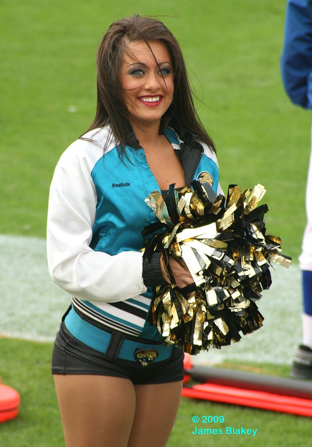 The Chargers Ride The Jaguars To Victory – Ultimate Cheerleaders