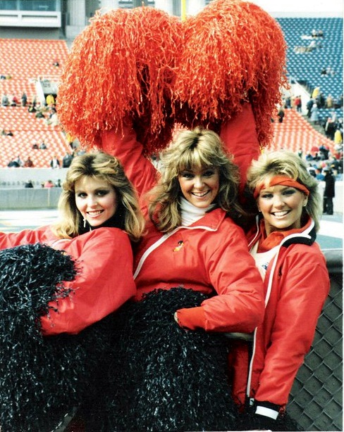 Chicago Bears Cheerleaders - The Honey Bears (1985) 