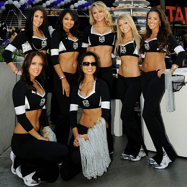 L.A. Kings Ice Crew  La kings hockey, Kings hockey, National