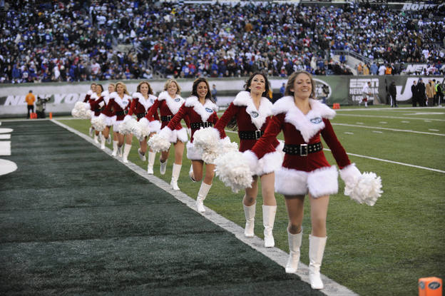 NFL Cheerleaders in the Christmas Spirit – Ultimate Cheerleaders