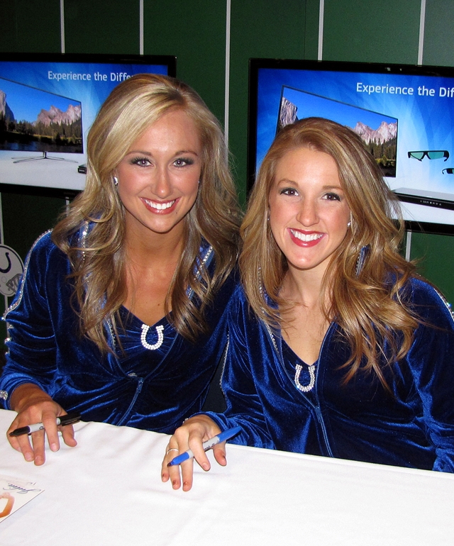 A Triple Treat of Holiday Cheer at the Colts-Texans Game – Ultimate  Cheerleaders