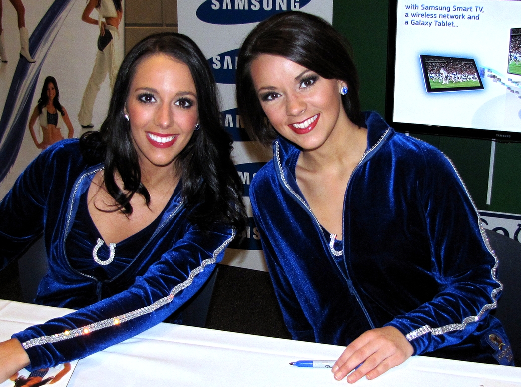 A Triple Treat of Holiday Cheer at the Colts-Texans Game – Ultimate  Cheerleaders