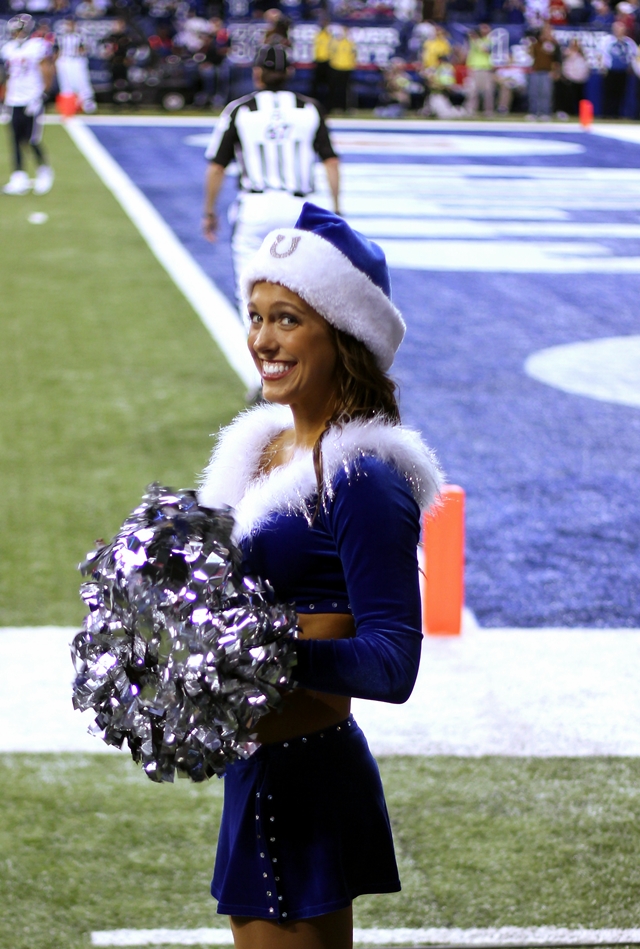 Dallas Cowboys Cheerleaders bring holiday spirit to Osan > Pacific