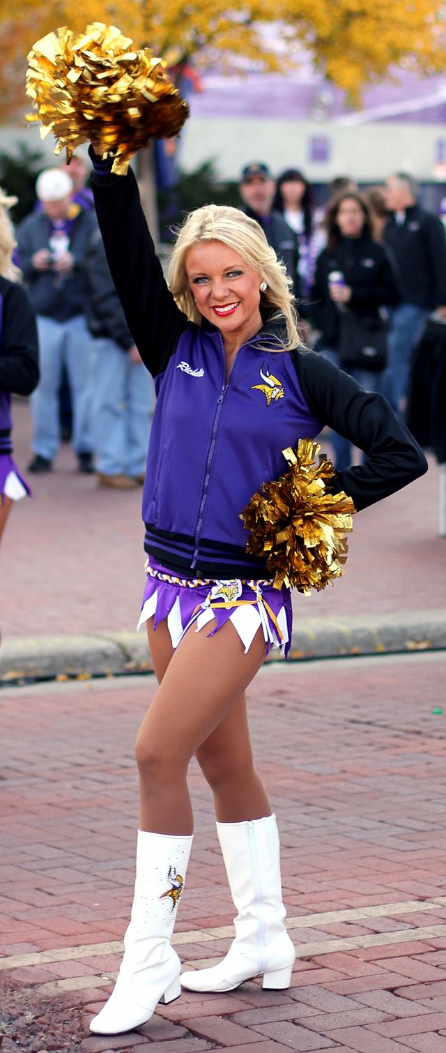 Minnesota Vikings Cheerleader's New Summer Uniform