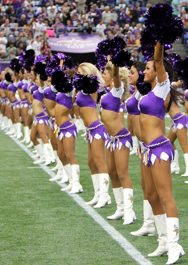 Vikings Cheerleaders Tease Swimsuit Calendar – Ultimate Cheerleaders