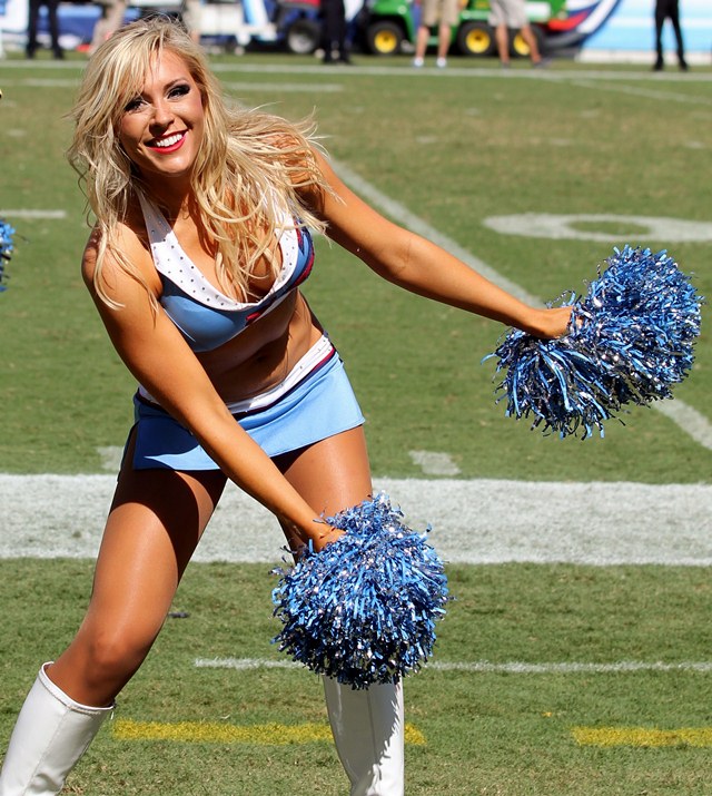 UH Rainbow Dancer alumni becomes NFL Cheerleader featured on TV show