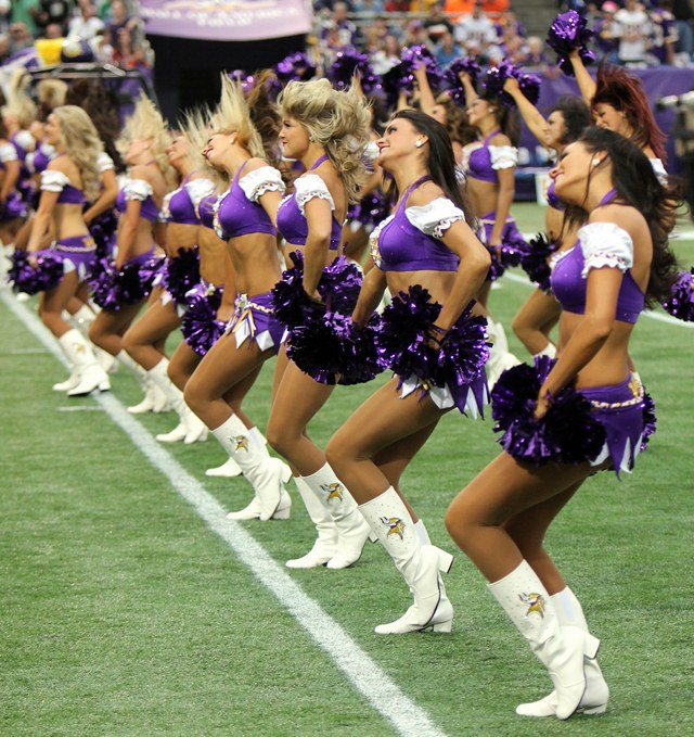 Minnesota Vikings Cheerleaders Recreate Iconic Abbey Road Photo