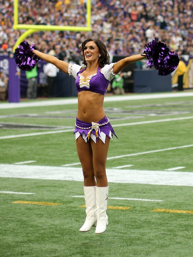 Thirty-five women in motion give the Minnesota Vikings Cheerleaders the  sidelines advantage – Ultimate Cheerleaders