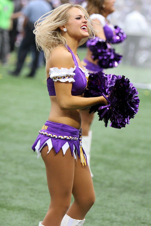 Thirty-five women in motion give the Minnesota Vikings Cheerleaders the  sidelines advantage – Ultimate Cheerleaders