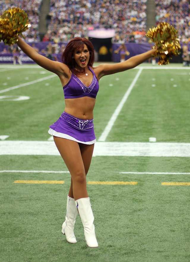 Thirty-five women in motion give the Minnesota Vikings Cheerleaders the  sidelines advantage – Ultimate Cheerleaders