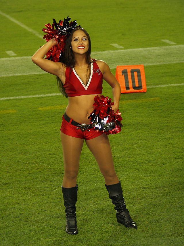 Buccaneers Cheers Open Preseason At Home – Ultimate Cheerleaders