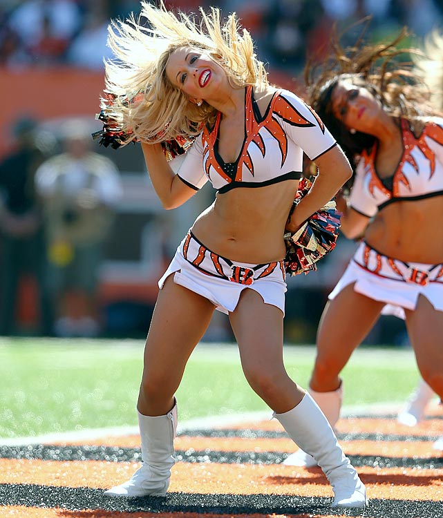 SI.com: NFL Cheerleaders Week 3 – Ultimate Cheerleaders