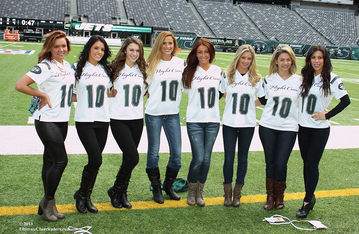 East Alums Perform for Jets Flight Crew