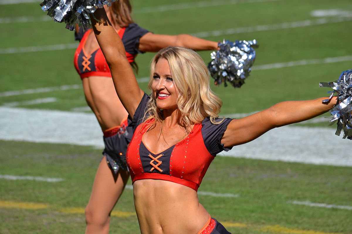 The “Ray Team” Of Tampa Bay – Ultimate Cheerleaders