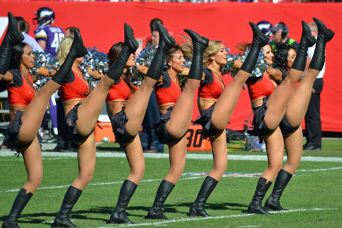 The “Ray Team” Of Tampa Bay – Ultimate Cheerleaders