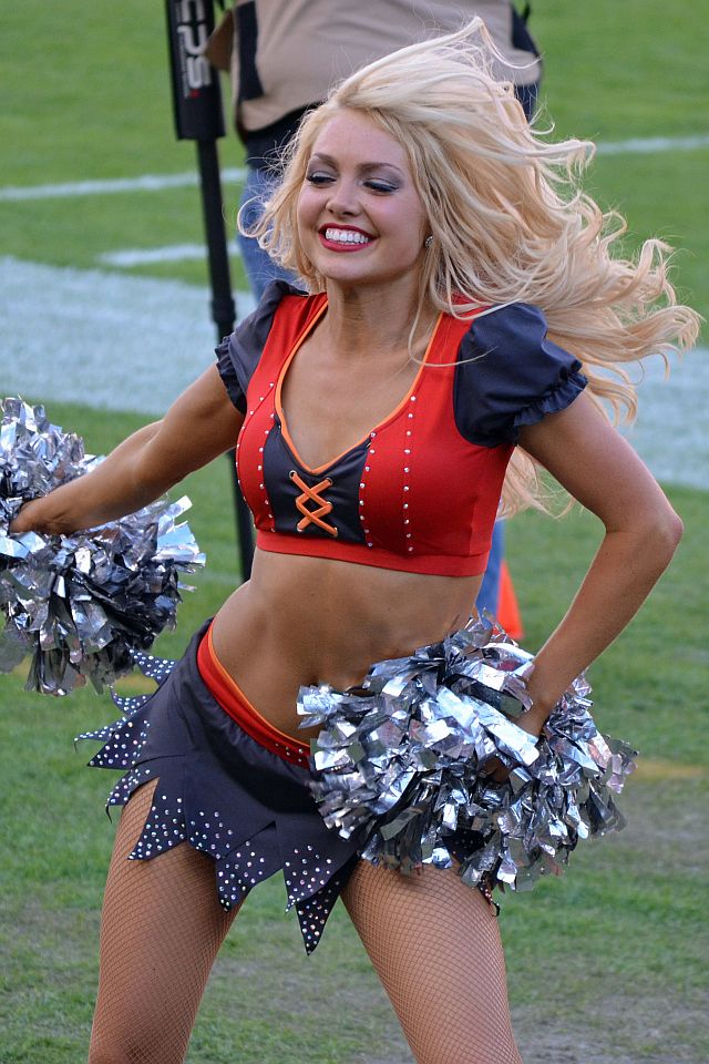 Broncos Cheerleaders In Action On 12/7