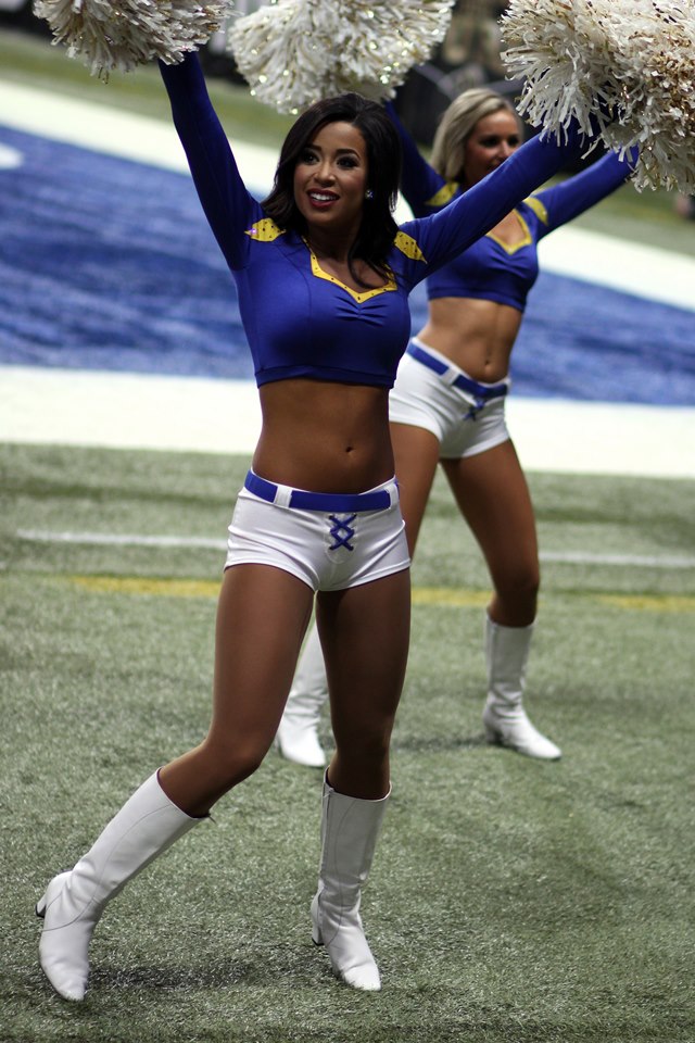 PHOTOS: Dallas Cowboys cheerleaders Christmas halftime