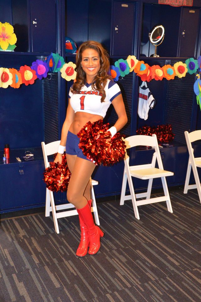 Houston Texans Cheerleaders swimsuit calendar signing