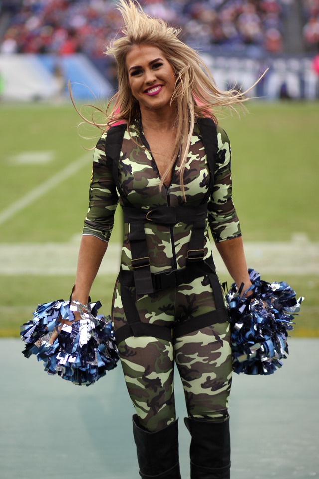 Anne's line gets into the spirit at the Titans Cheerleaders Halloween game  – Ultimate Cheerleaders