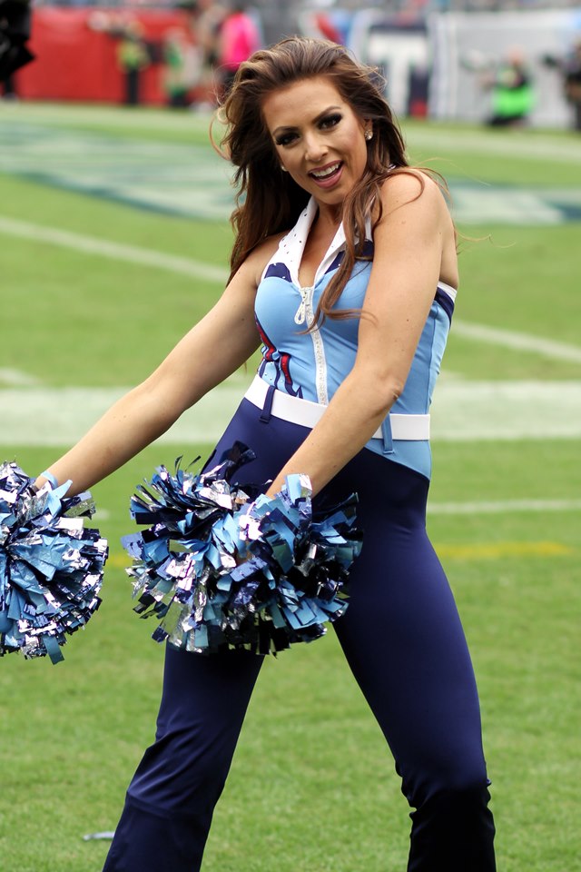 For Titans Cheerleader Hannah, family, friendships, and football all ...