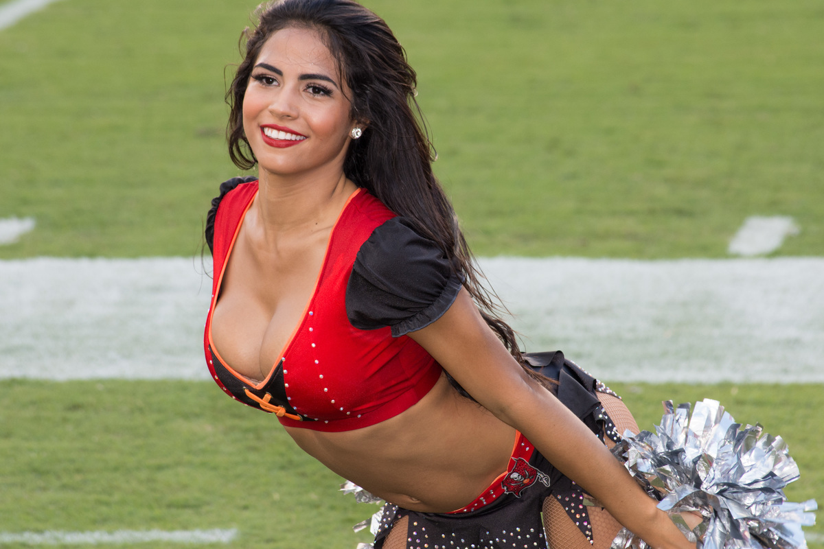 The “Ray Team” Of Tampa Bay – Ultimate Cheerleaders