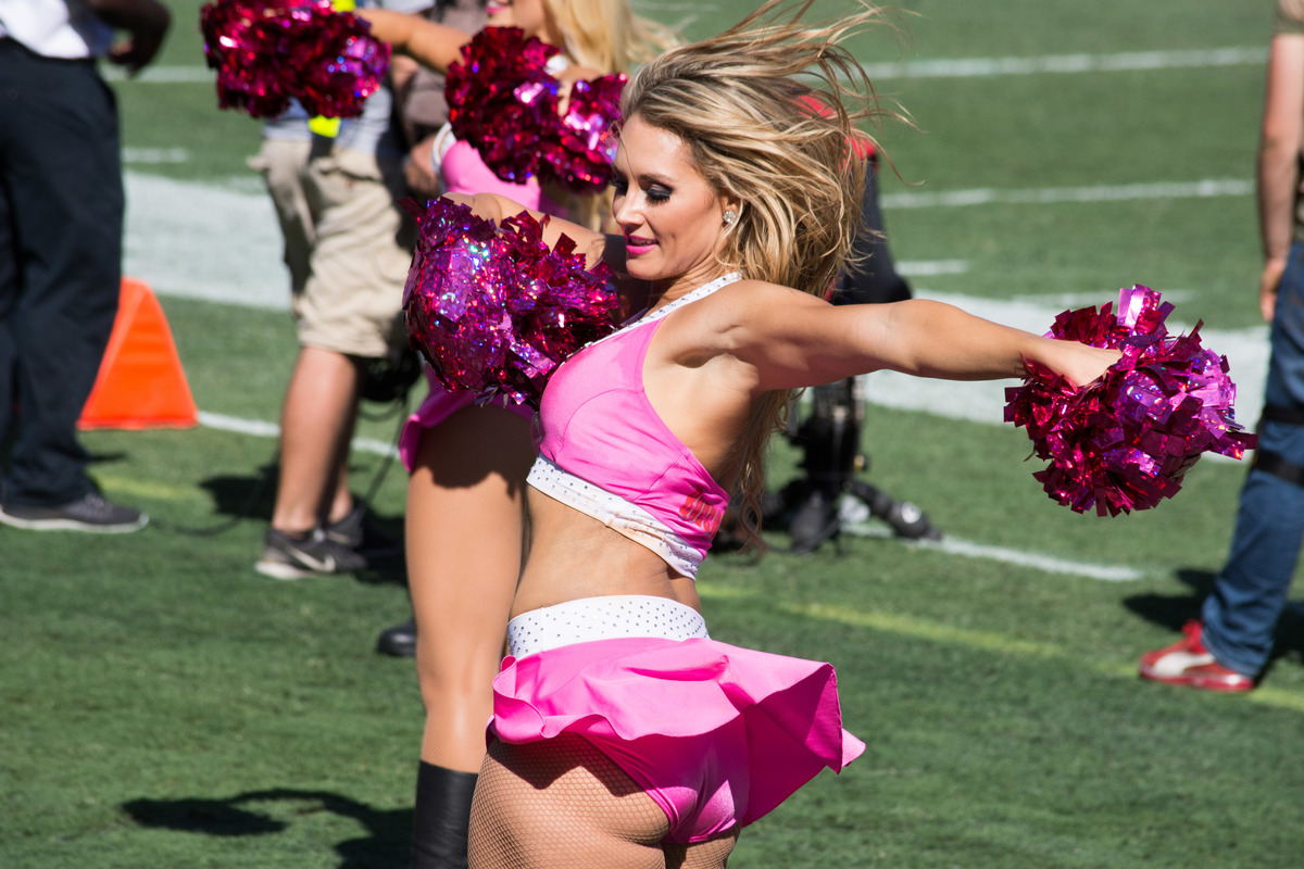 Courtney simpson cheerleader