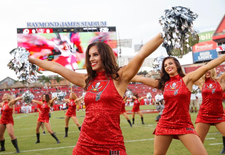 Tampa Bay Buccaneers Cheerleaders Photos from Week 11 – Ultimate  Cheerleaders