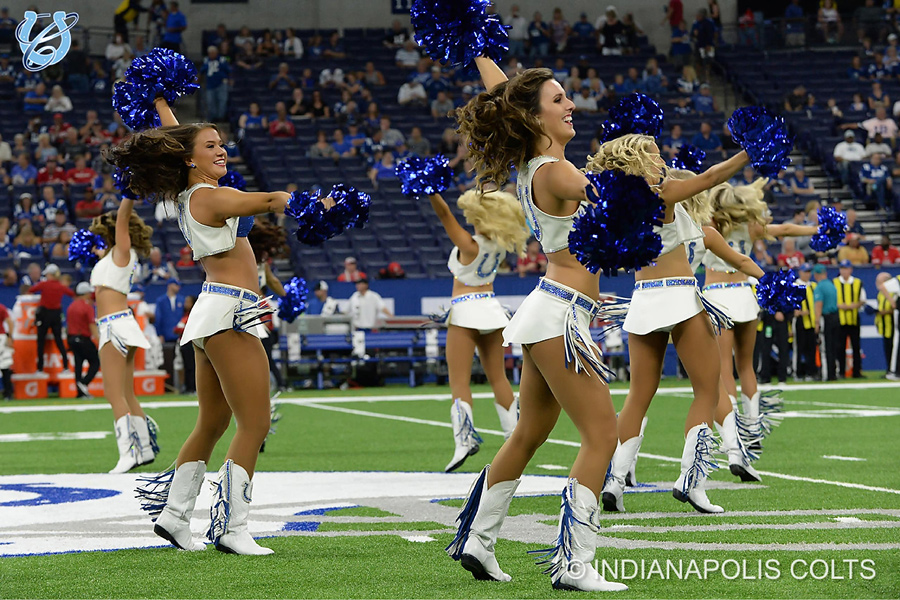 A Triple Treat of Holiday Cheer at the Colts-Texans Game – Ultimate  Cheerleaders