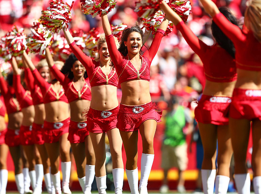 Look: NFL World Reacts To Chiefs Cheerleaders Photo - The Spun: What's  Trending In The Sports World Today