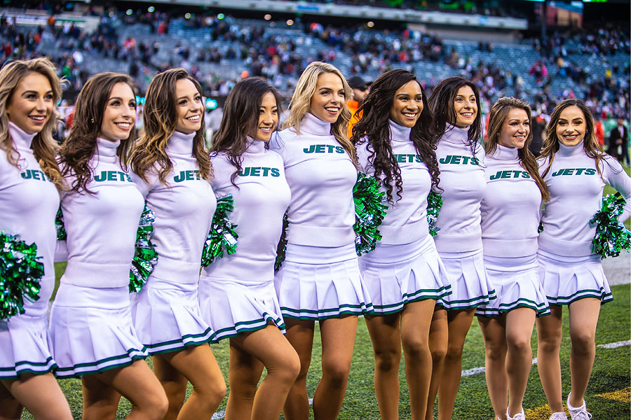 Jets Flight Crew Searches For A Few Good Cheerleaders 