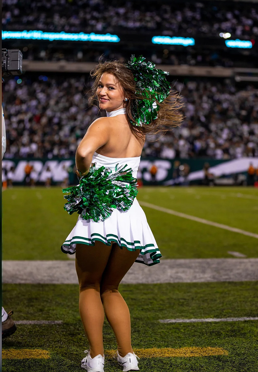 Jets Flight Crew pe X: „Natalie shares this week's