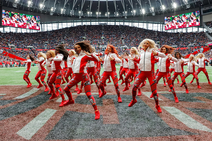 Tampa Bay Buccaneers Cheerleaders Photos from Week 6