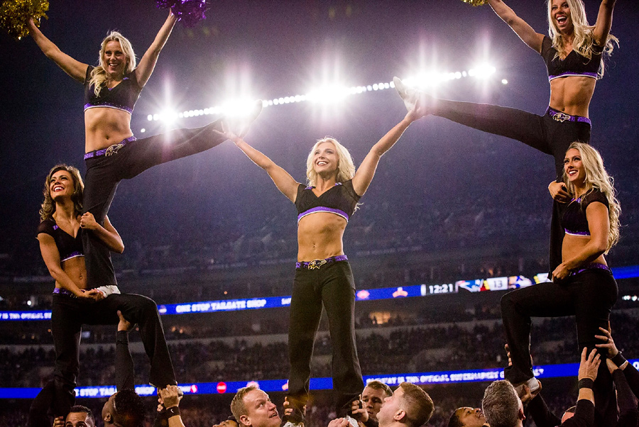 9 Baltimore Ravens Cheerleaders Images, Stock Photos & Vectors