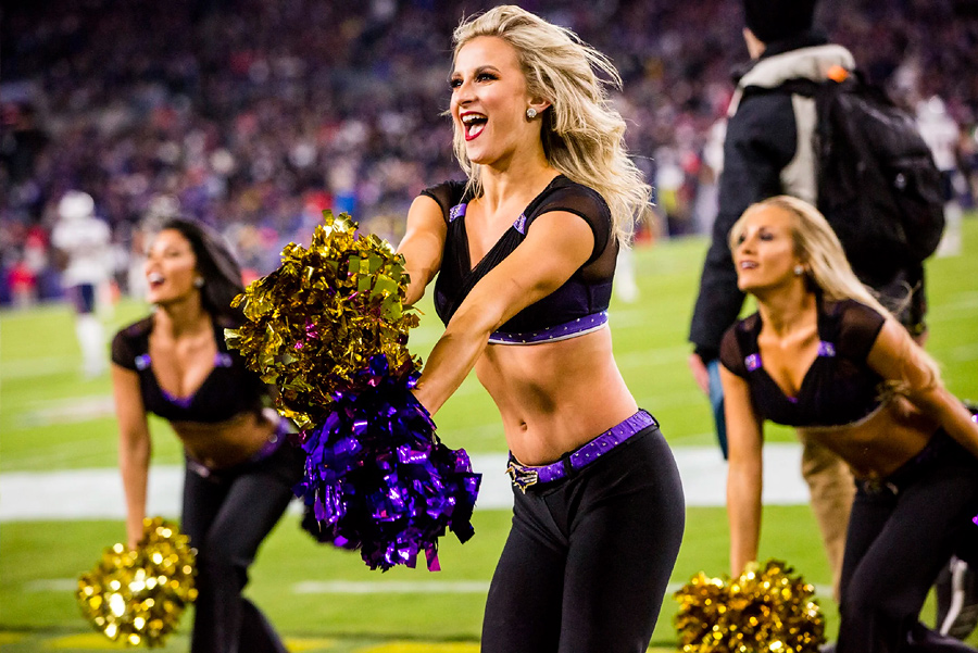 9 Baltimore Ravens Cheerleaders Images, Stock Photos & Vectors