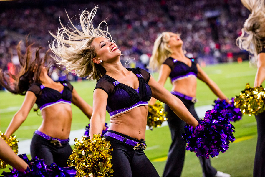 9 Baltimore Ravens Cheerleaders Images, Stock Photos & Vectors