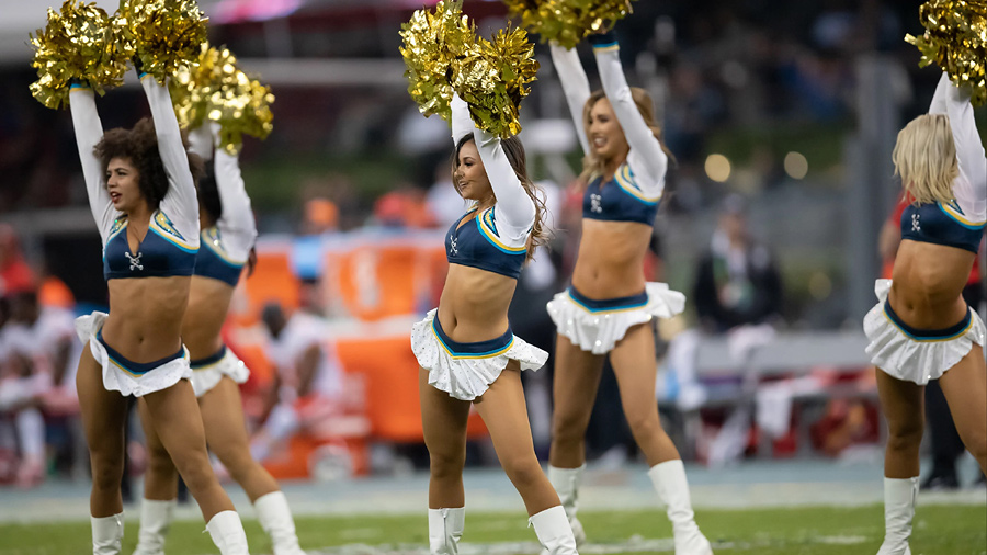 Chargers Pillage The Vikings – Ultimate Cheerleaders