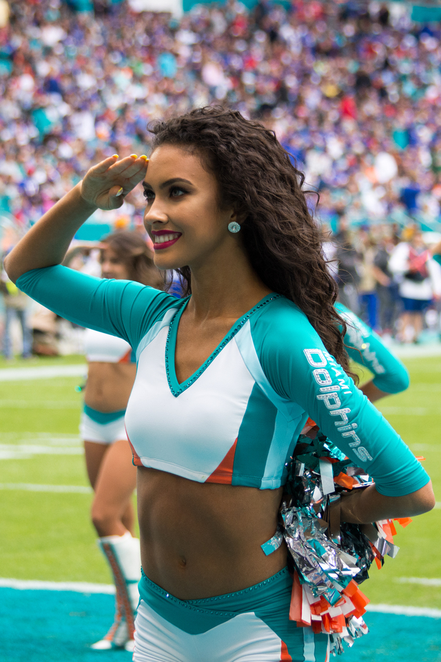 Miami Dolphins Cheerleaders Salute The Troops – Ultimate Cheerleaders