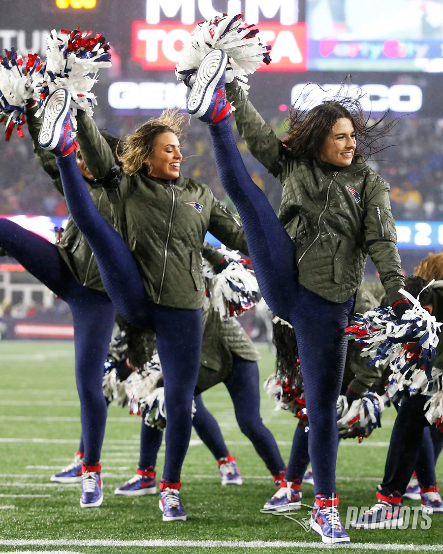 New England Patriots Cheerleaders Photos from Week 12 – Ultimate  Cheerleaders