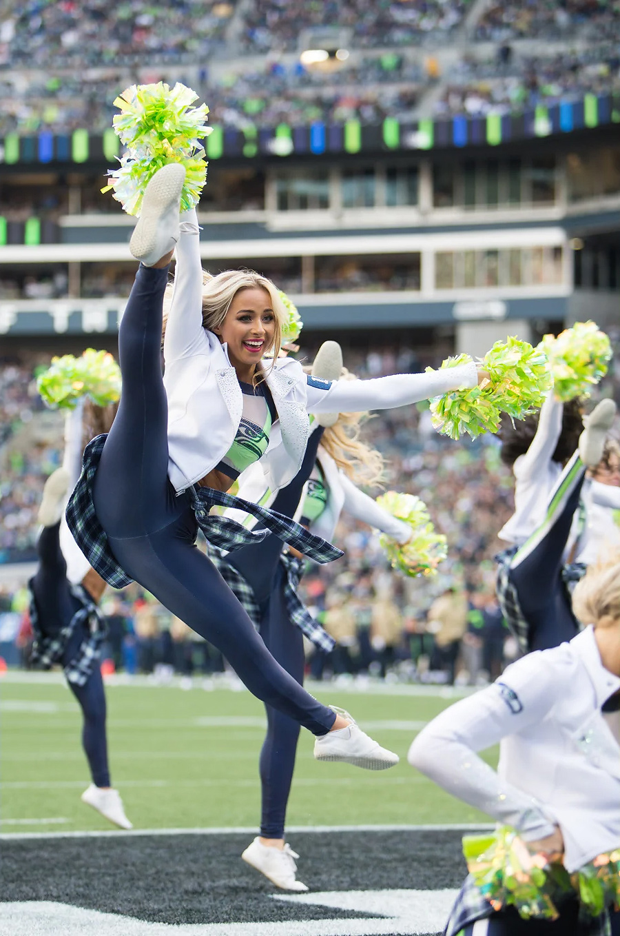 Seattle Seahawks Dancers Photos from Week 1 – Ultimate Cheerleaders