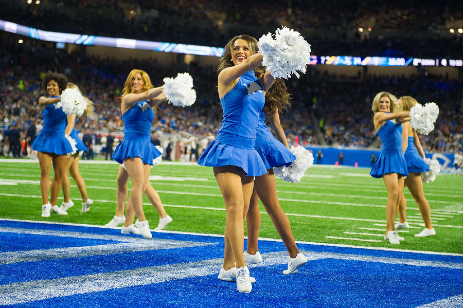 Detroit Lions Cheerleaders Photos from Week 13 – Ultimate Cheerleaders