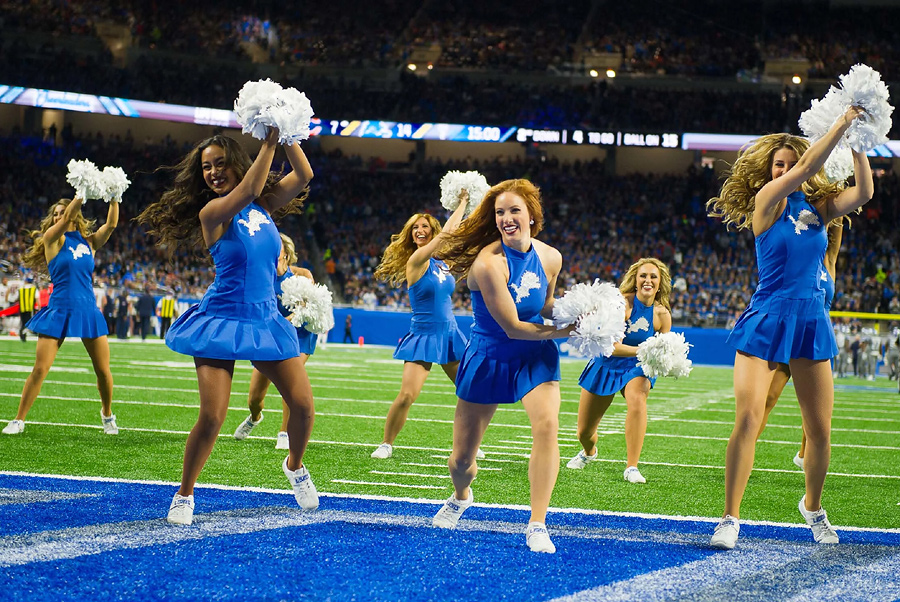 Detroit Lions Cheerleaders Photos from Week 13 – Ultimate Cheerleaders