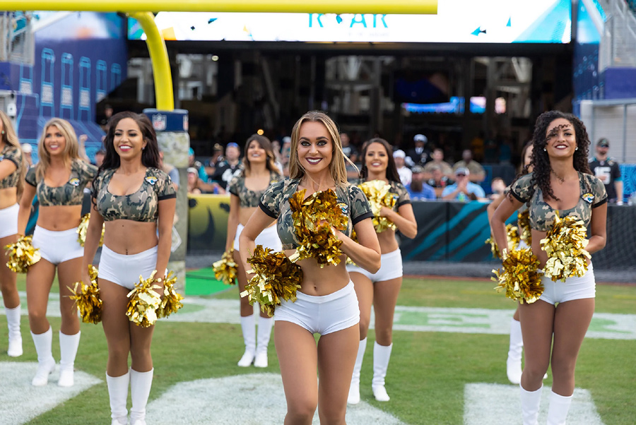 The ROAR of the Jaguars Photos from Week 14 – Ultimate Cheerleaders