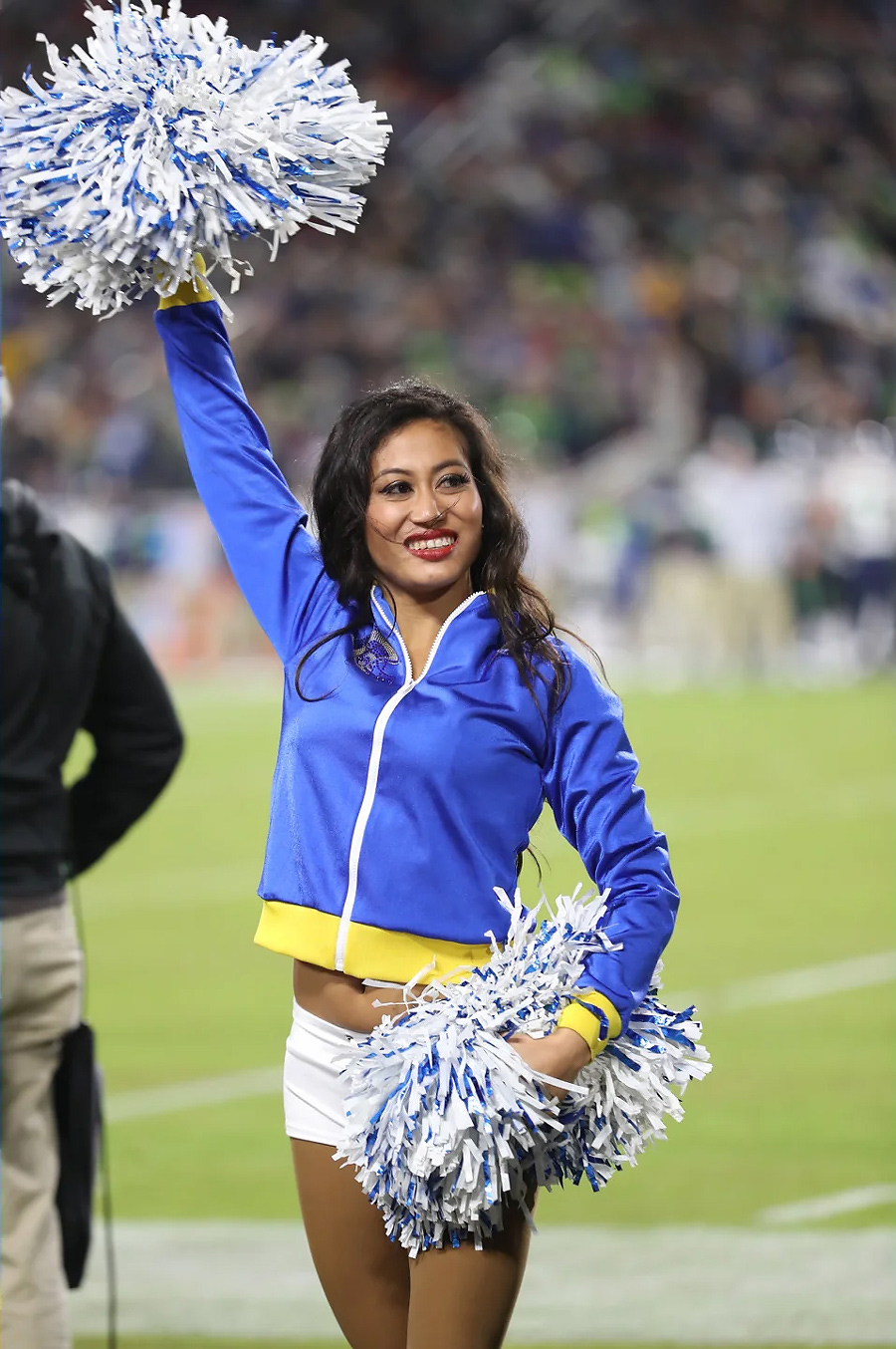 Los Angeles Rams Cheerleaders Photos from Week 12 – Ultimate Cheerleaders