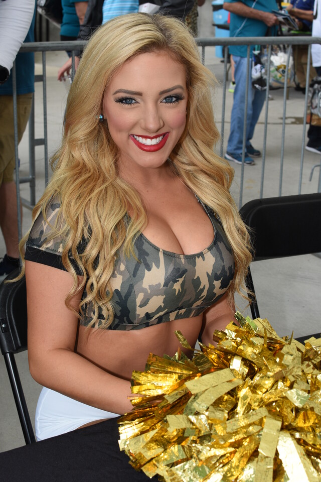 Jacksonville Jaguars – Ultimate Cheerleaders