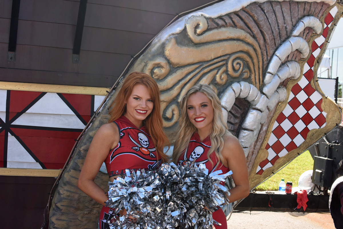 Tampa Bay Buccaneers – Ultimate Cheerleaders