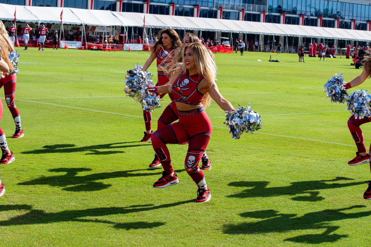 Classes Offer Bucs Cheerleading Hopefuls a Head Start – Ultimate  Cheerleaders