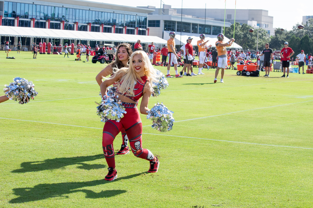 Buccaneers Cheers Open Preseason At Home – Ultimate Cheerleaders