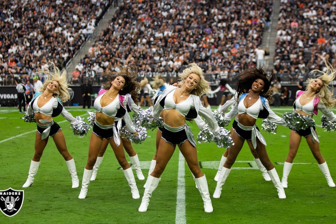 Las Vegas Raiders – Ultimate Cheerleaders