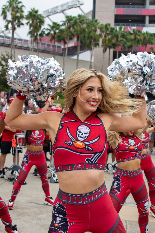 Tampa Bay Buccaneers Cheerleaders Photos from Week 10 – Ultimate  Cheerleaders